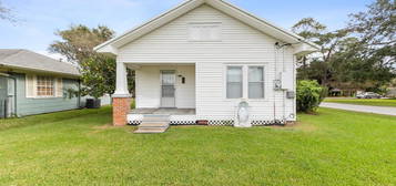 517 S Poydras St, Breaux Bridge, LA 70517