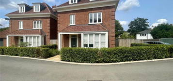 5 bedroom detached house