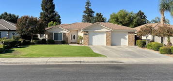 10518 Mersham Hill Dr, Bakersfield, CA 93311