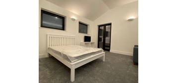 Room to rent in The Brent, Dartford DA1