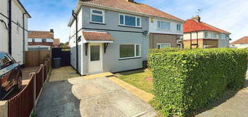 3 bedroom semi-detached house to rent