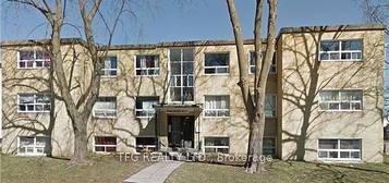 276 Saguenay Ave #11, Oshawa, ON L1J 2M8