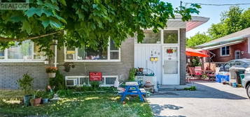 UPPER - 150 MAURICE COURT, Newmarket (Bristol-London), Ontario