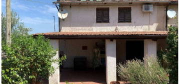 Villa all'asta in strada Calvese