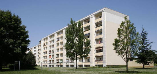 Familienfreundliche 3- Raumwohnung mit Balkon mit Stellplatz zu vermieten!