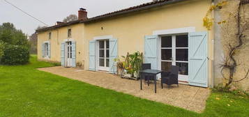 Charmante maison individuelle de 3 chambres avec grange et lac serein