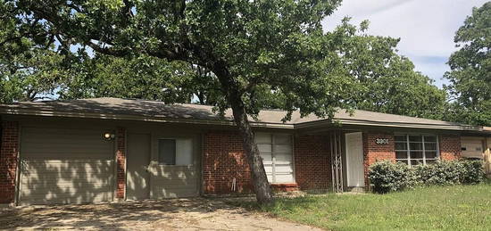 3901 Oaklawn St, Bryan, TX 77801