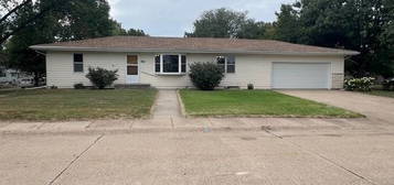 1220 25th St, Auburn, NE 68305