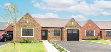 2 bed detached bungalow for sale