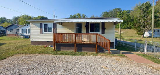 1627 2nd St, Milton, WV 25541