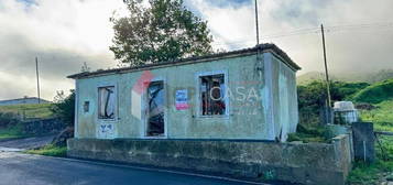 Moradia em ruínas para reconstrução na Fonte do Bastardo!