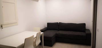 Apartamento de alquiler en Carrer de Bassegoda, Sants-Badal