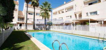 Casa adosada de alquiler en Carrer de Clara Campoamor, 20, Almenara