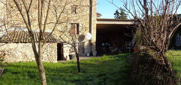 Proche quillan(7km)ancienne maison de village avec jardin remise cour hangar a amenager rafraichir renover