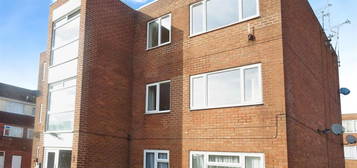 Flat to rent in Leicester Street, Bulkington, Bedworth CV12