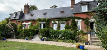 Très belle maison au coeur de la ville de Pont-Audemer avec vue dégagée