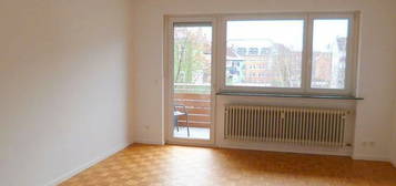 Renovierte, helle 3 Z Wohnung mit neuer EBK und zwei Balkone