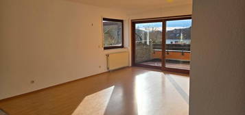 Schöne 2,5-Zimmer-Wohnung mit Balkon und Tiefgaragenplatz