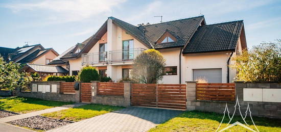 Rodinný dům, 152 m² + 547 m² pozemek, Tři Dvory