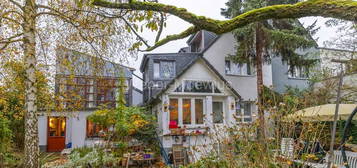 *Sehr vielfältig und mit Flair* DHH mit Einliegerwohnung, Terrasse und Garten auf Traumgrundstück