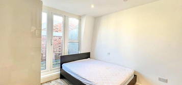 Studio to rent in Kilburn High Road, London NW6