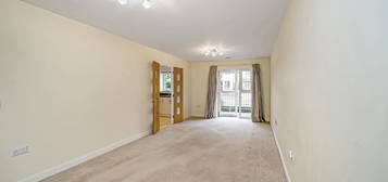 Flat for sale in Marlow Road, Bourne End SL8