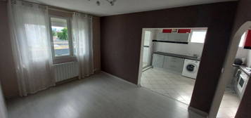 Appartement / F4 / 3 chambres / 71 m² / Garage