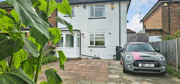 3 bedroom semi-detached house to rent