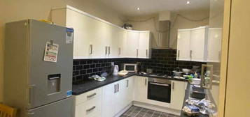 5 bedroom terraced house