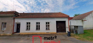 Dům, 795 m² + 2678 m² pozemek, Čechy