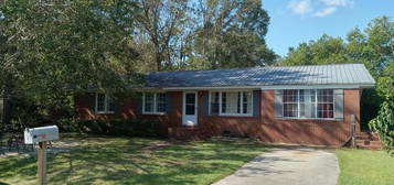 615 Holiday St, Adel, GA 31620