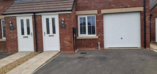 3 bedroom semi-detached house to rent