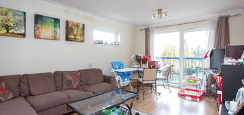 Flat to rent in Beaufort House, 2A Lower Downs, Raynes Park, London SW20