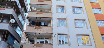 Pendik Çamçeşme Mahallesi'nde Kiralık 120 M2 Kombili 3+1 Daire