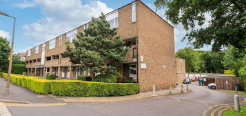 Flat for sale in Chingford Avenue, London E4