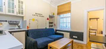 Flat to rent in Craven St, The Strand, London WC2N