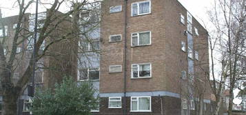 Flat to rent in Maison Alfort, Harrow Weald, Harrow, Middx HA3