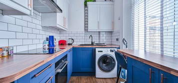 Flat to rent in Caledonian Road, Islington, London N7