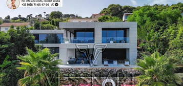 Villa moderne avec vue imprenable sur la mer et le Cap Ferrat