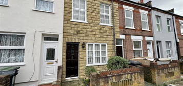 Terraced house to rent in Malvern Road, Luton LU1