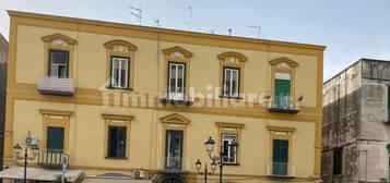 Bilocale piazza Luigi Palomba, Torre del Greco