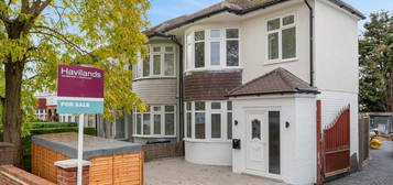 Property for sale in Halstead Road, London N21