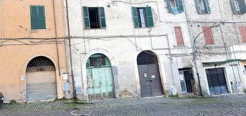 Cave, in centro storico, abitabile