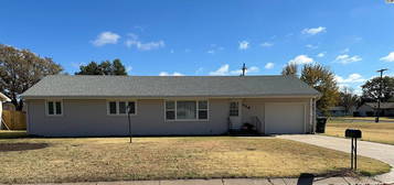 216 S  Clark Ave, Lyons, KS 67554