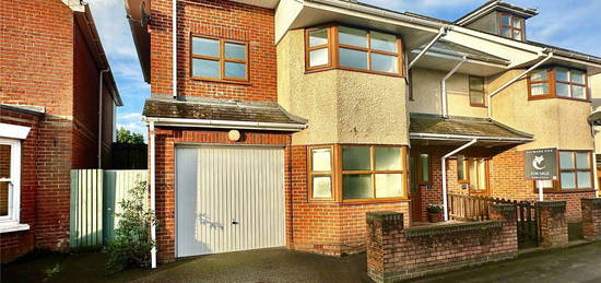 3 bed semi-detached house for sale