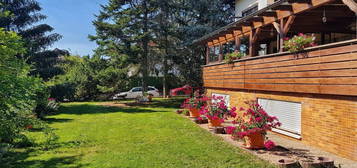 Große Wohnung mit Wintergarten, Terrasse und Garten