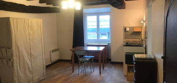 Petit studio en centre bourg disponible jusqu'à fin juin 2025