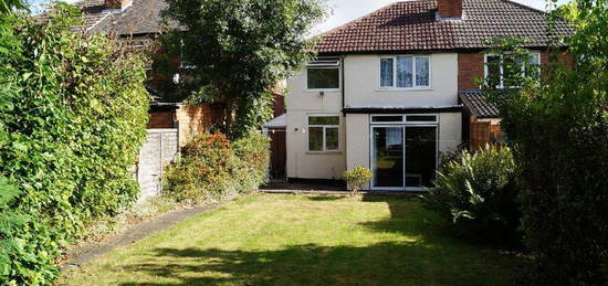 4 bedroom semi-detached house to rent