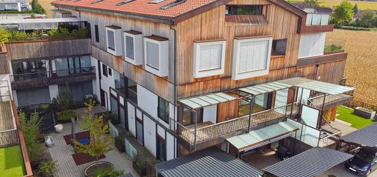 Extravagante Eigentumswohnung mit großem Balkon, XXL Loggia und Carport-Stellplatz in Stadtnähe mit ländlichem Flair