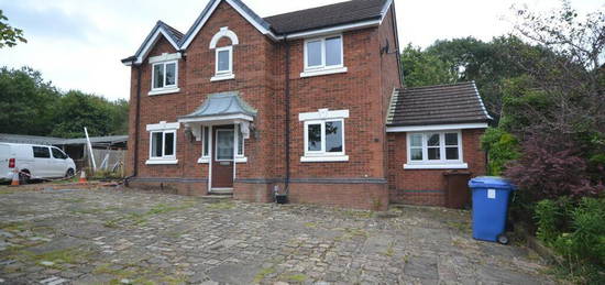 5 bedroom detached house